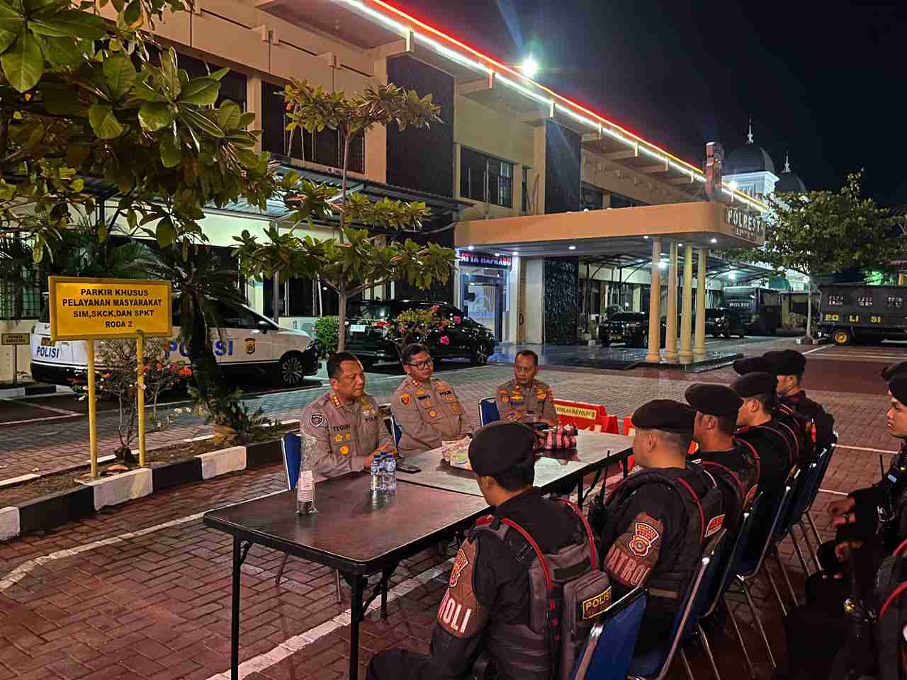 Sebelum Patroli, Kapolresta dan Wakapolresta Banda Aceh Beri Arahan kepada Personel