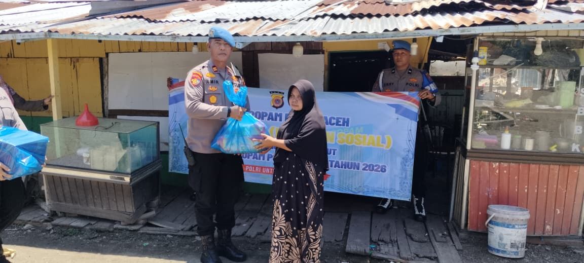 Propam Polresta Banda Aceh Salurkan Bansos untuk Warga Kurang Mampu