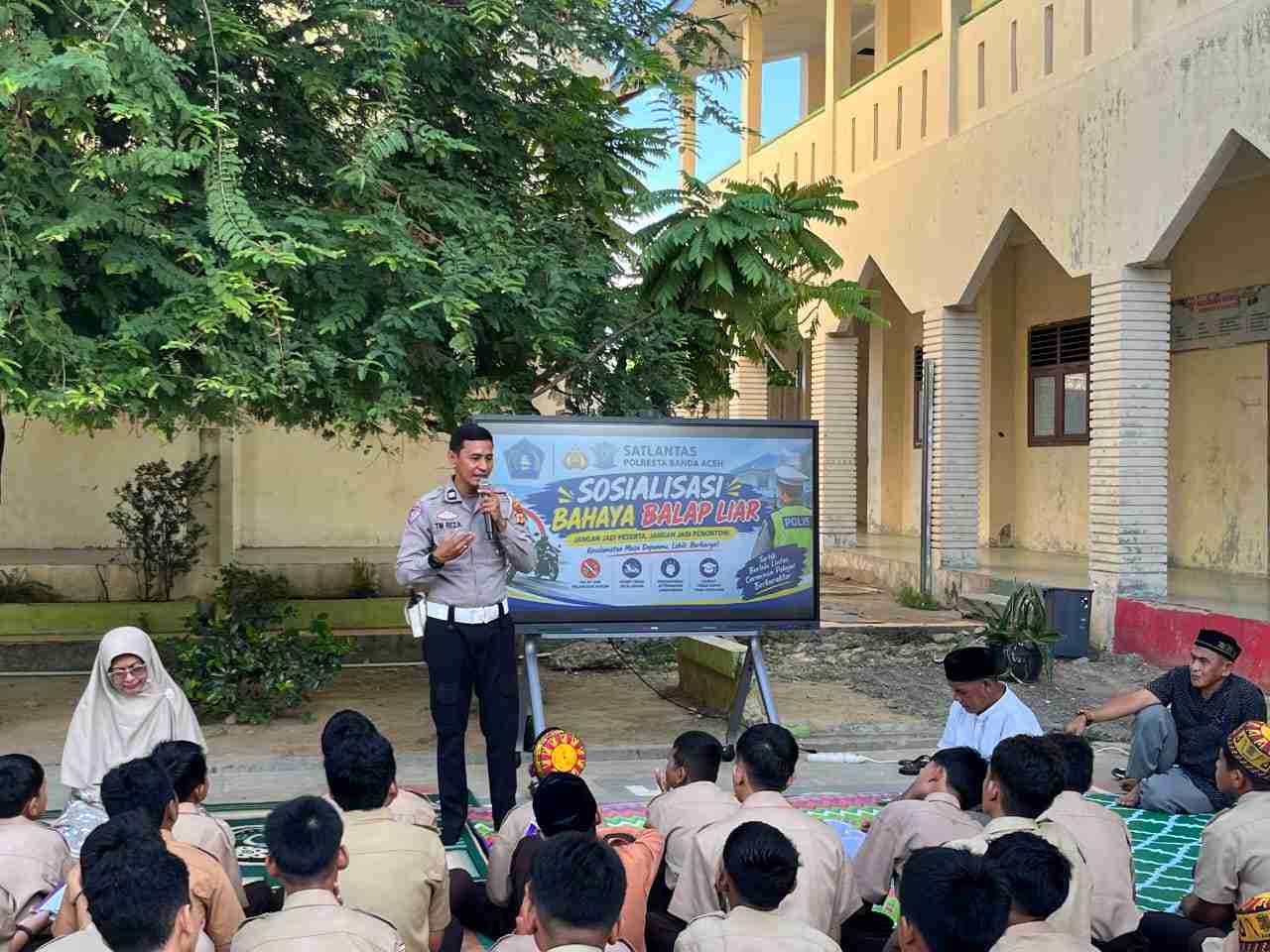 Satlantas Polresta Banda Aceh Sosialisasikan Keselamatan Berlalu Lintas dan Stop Balap Liar di SMPN 14