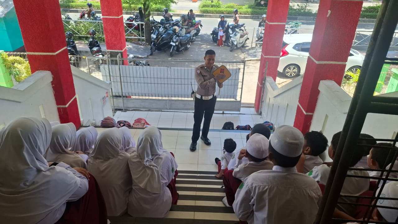 Satlantas Polresta Banda Aceh Edukasi Pelajar Tertib Berlalu Lintas Sejak Dini