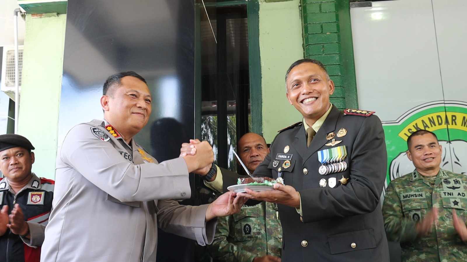 HUT TNI ke-81, Kapolresta Banda Aceh Beri Kejutan ke Kodim 0101/KBA