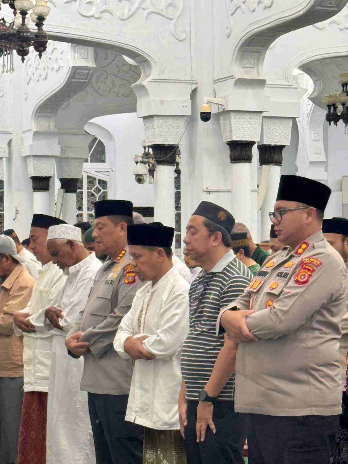 Kapolresta Banda Aceh dan Personel Rutin Shalat Subuh Berjamaah, Perkuat Silaturahmi dengan Masyarakat