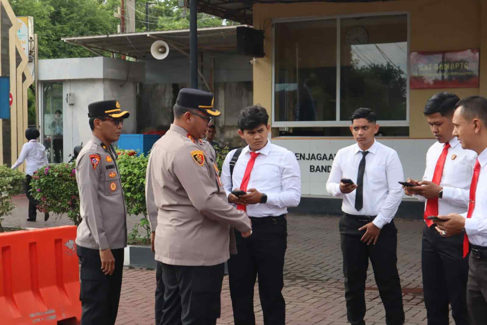 Wakapolresta Banda Aceh Cek HP Personel sebagai Agen Perlinsos, Ingatkan Aktif di Medsos Resmi Polri