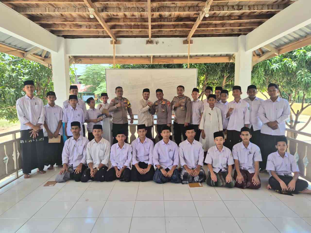 Kapolsek Kuta Baro Ajak Santri Dayah Babul Maghfirah Pilih Guru, Ilmu, dan Kawan yang Baik
