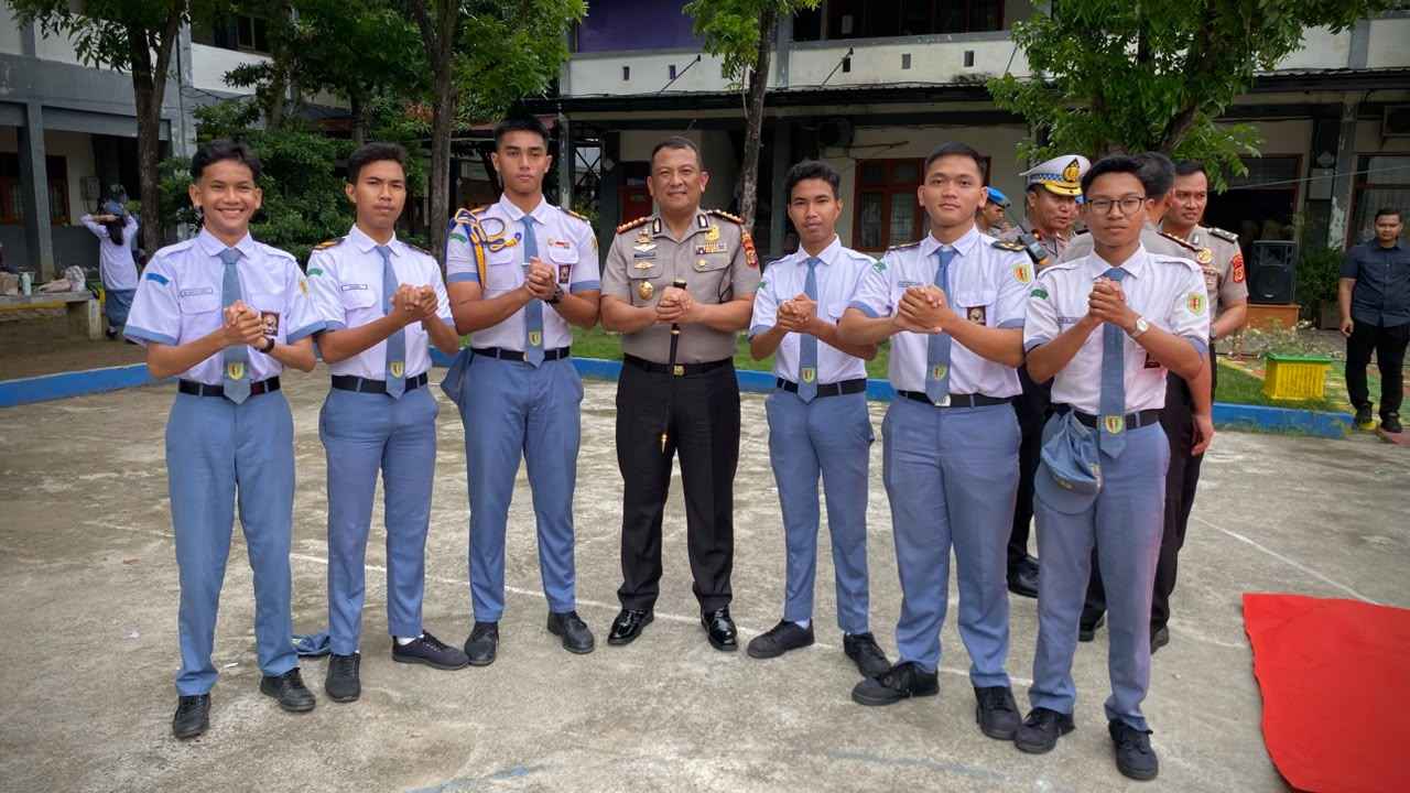Kapolda Aceh Pimpin Upacara di SMAN 2 Banda Aceh, Kombes Teguh Ajak Pelajar Jadi Mitra Polri
