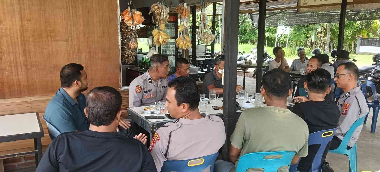 Serap Aspirasi Warga, Personel Polsek Darussalam Ajak Jaga Keamanan Bersama