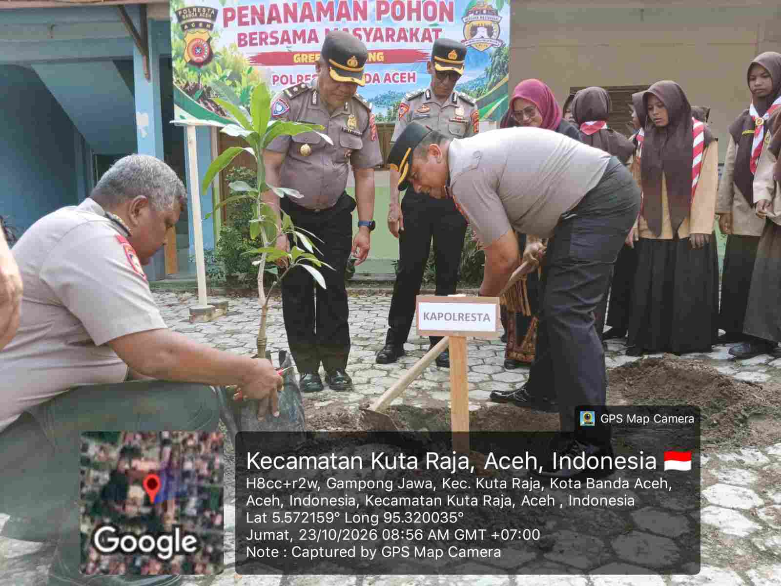 Dukung Program Green Policing, Polresta Banda Aceh Tanam Pohon Bermanfaat di SMP Negeri 12