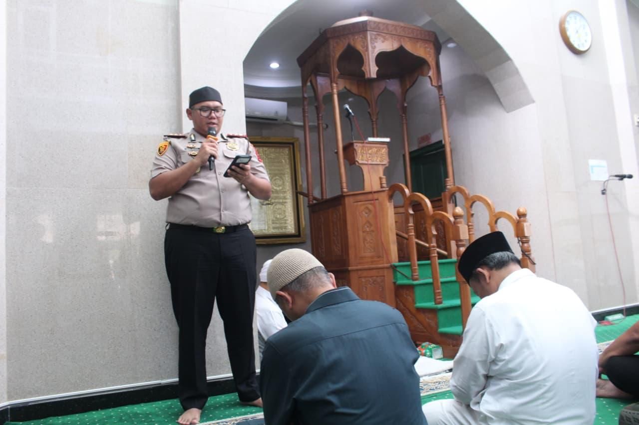 Jumat Keliling, Wakapolresta Banda Aceh Ajak Warga Peulanggahan Jaga Kamtibmas