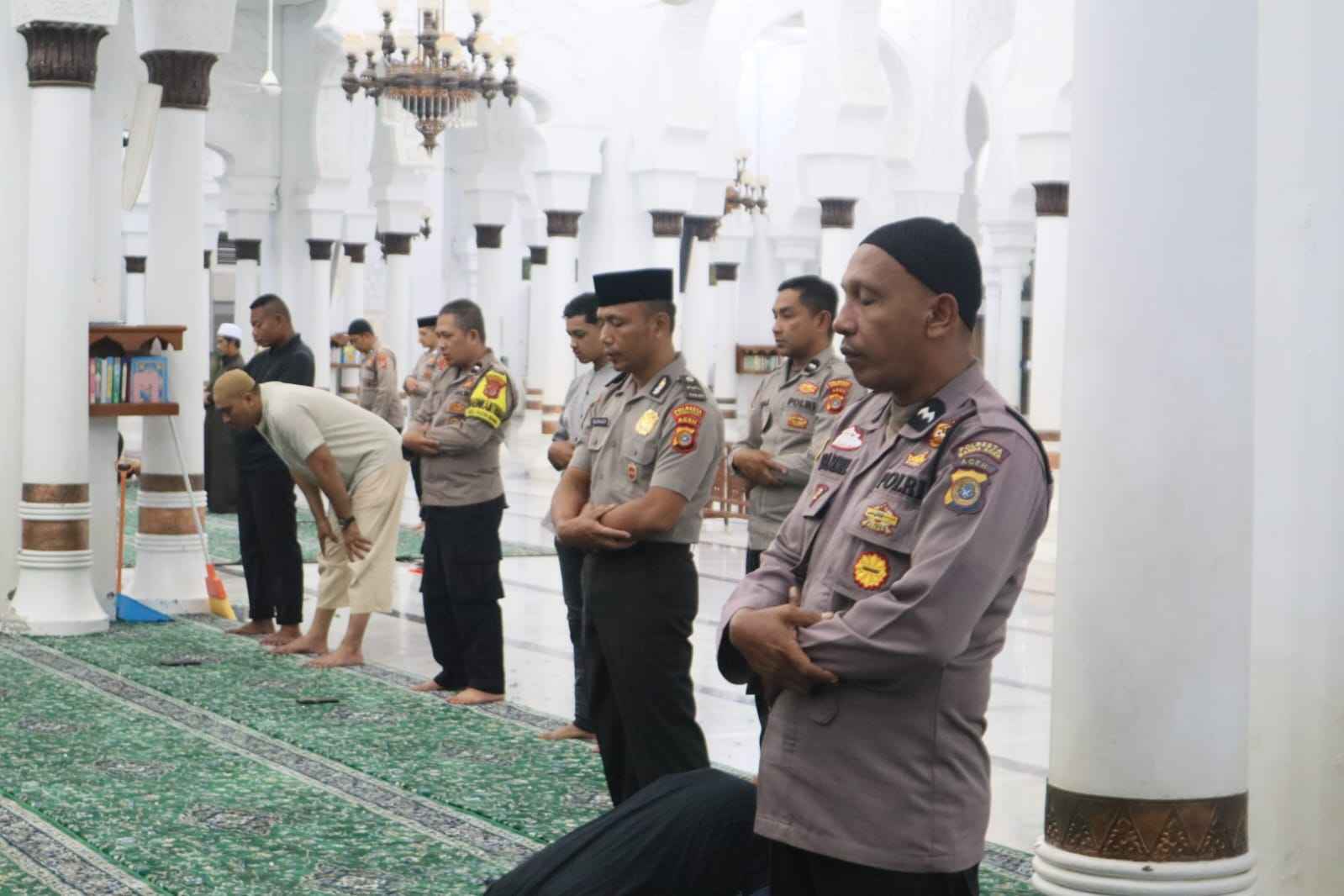 Subuh Keliling di Masjid Raya Baiturrahman, Kapolresta Ajak Personel dan Masyarakat Jaga Kamtibmas serta Berantas Narkoba